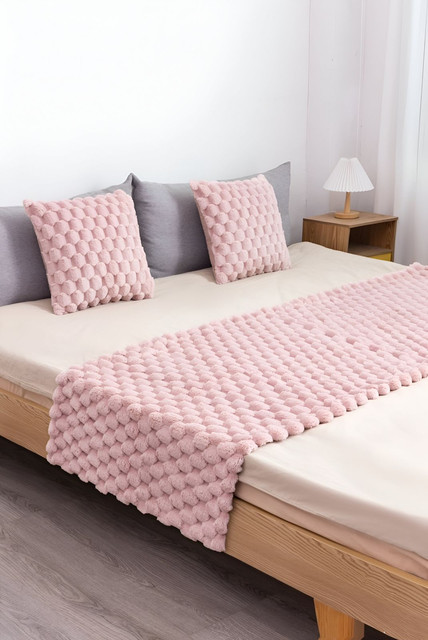 JUEGO DE PIECERA DE CAMA CON 2 FUNDAS MODELO PERLA ROSADO - 1