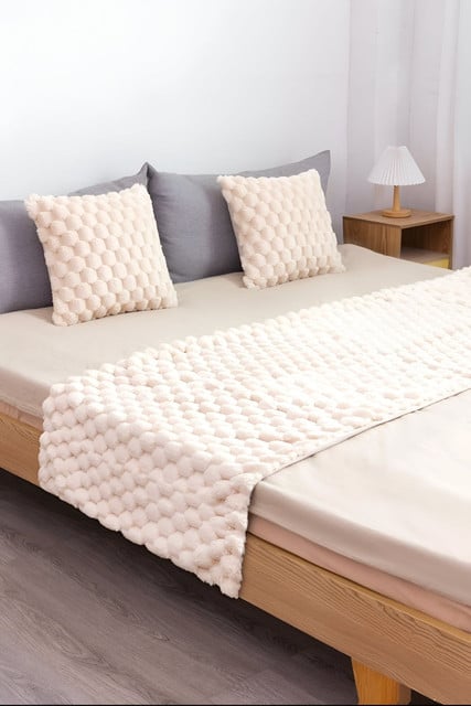 JUEGO DE PIECERA DE CAMA CON 2 FUNDAS MODELO PERLA BEIGE - 1