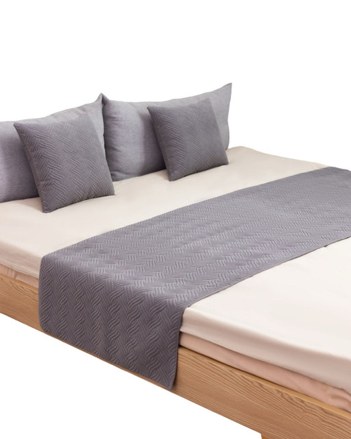 JUEGO DE PIECERA DE CAMA MAS 2 COJIN CON FUNDAS MODELO PLUSH GRIS - 3