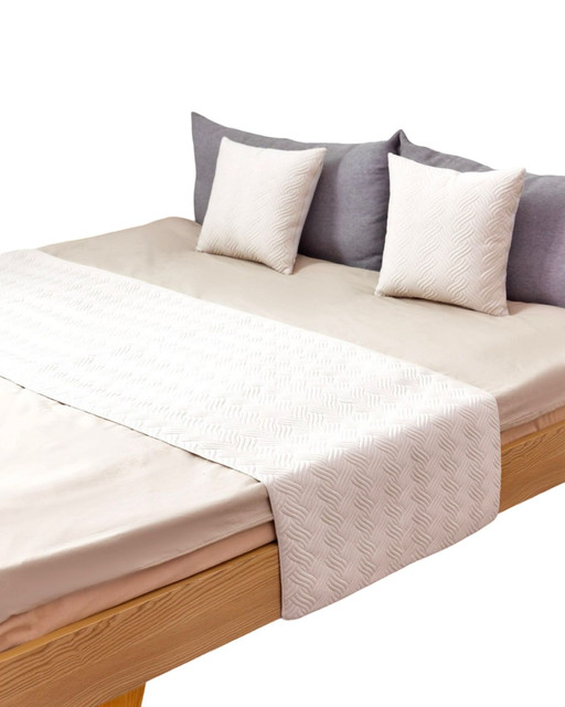 JUEGO DE PIECERA DE CAMA CON 2 FUNDAS MODELO PLUSH BLANCO - 2