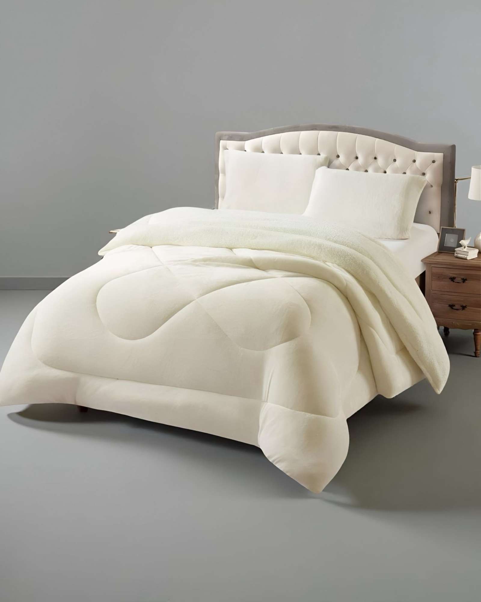 CUBRECAMA PLUSH CON CHIPORRO ACOLCHADO LISO PLAZA Y MEDIA - 4