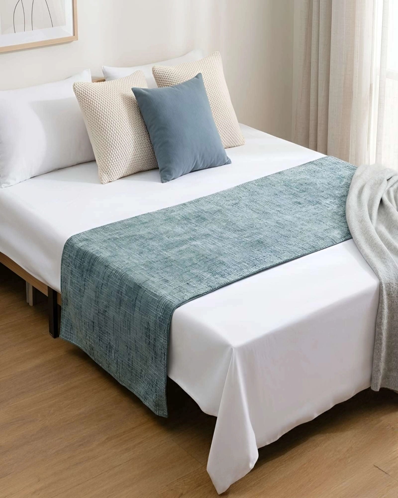 PIECERA CHENILLE CRUZ DALE UN TOQUE DE ELEGANCIA A TU DORMITORIO - 6