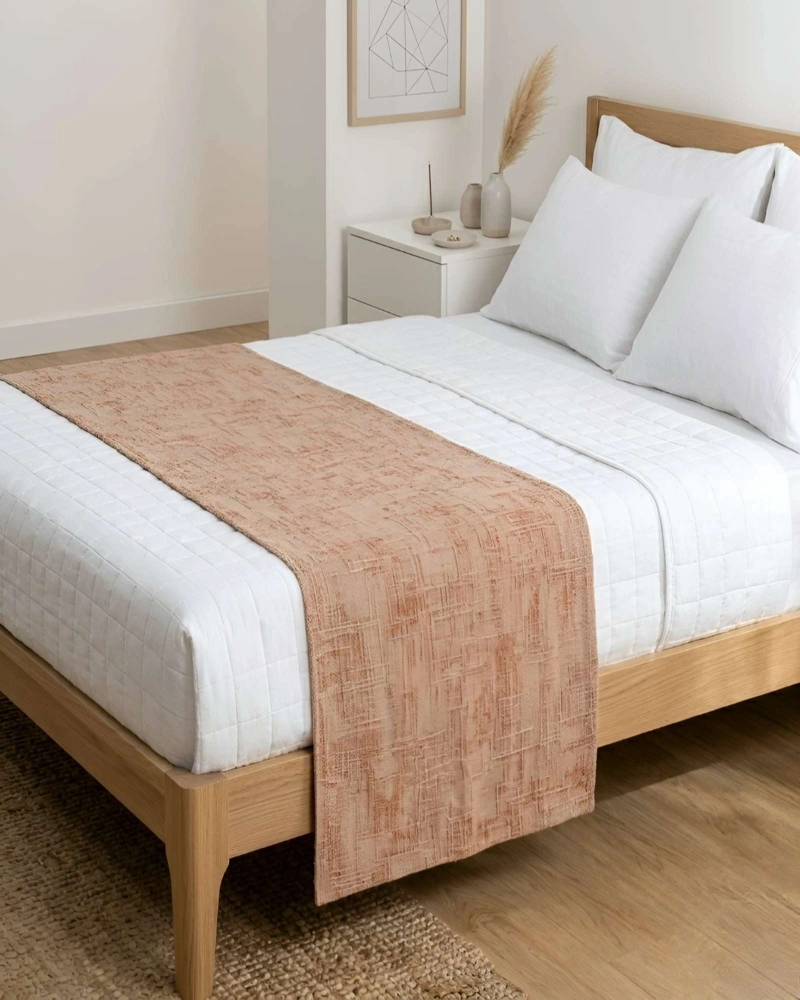 PIECERA CHENILLE CRUZ DALE UN TOQUE DE ELEGANCIA A TU DORMITORIO - 4