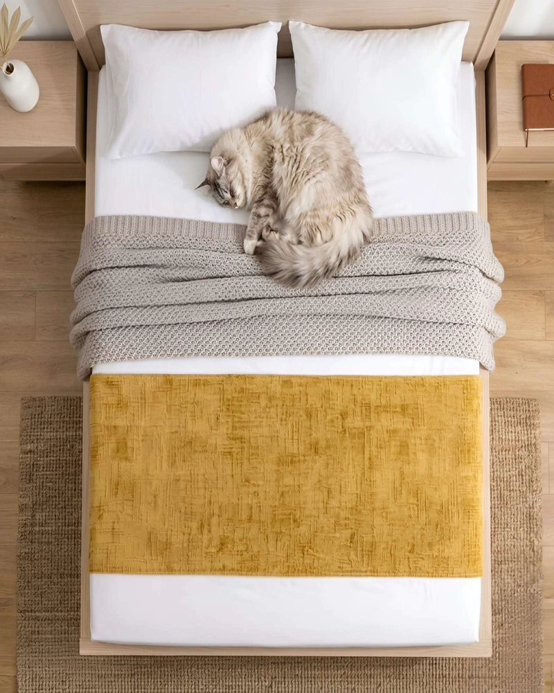 PIECERA CHENILLE CRUZ DALE UN TOQUE DE ELEGANCIA A TU DORMITORIO - 4