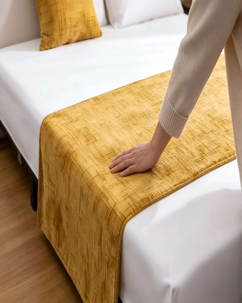 PIECERA CHENILLE CRUZ DALE UN TOQUE DE ELEGANCIA A TU DORMITORIO - 6