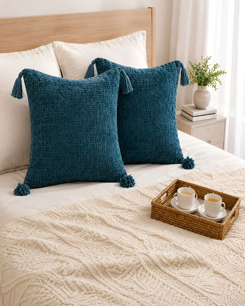 PACK 4 FUNDAS DE COJIN CON POMPONES TELA CHENILLE - 5