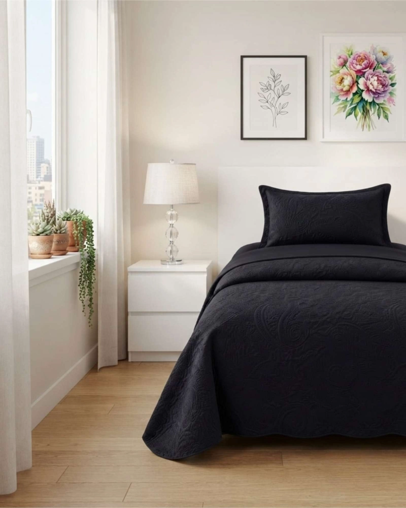CUBRECAMA QUILT DE VERANO LISO 1.5 PLAZAS CON RELIEVE - 1