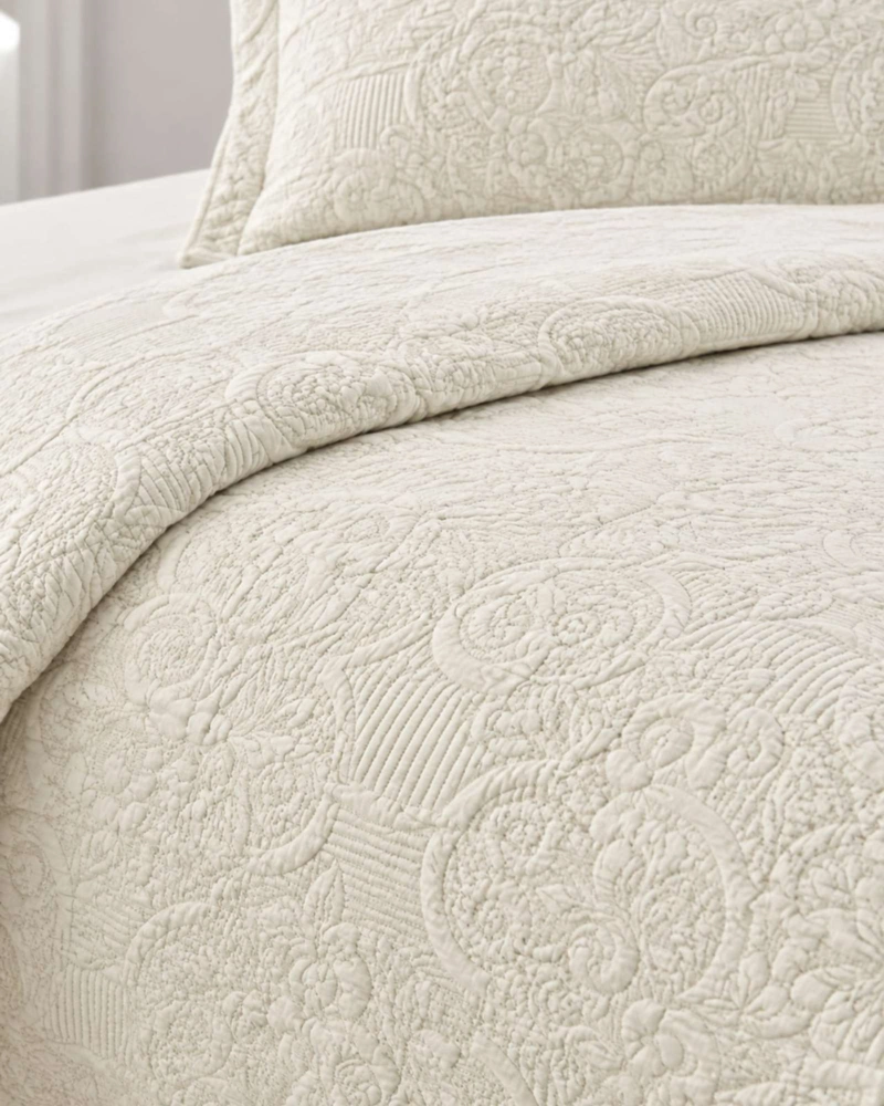 CUBRECAMA QUILT DE VERANO LISO 1.5 PLAZAS CON RELIEVE - 1