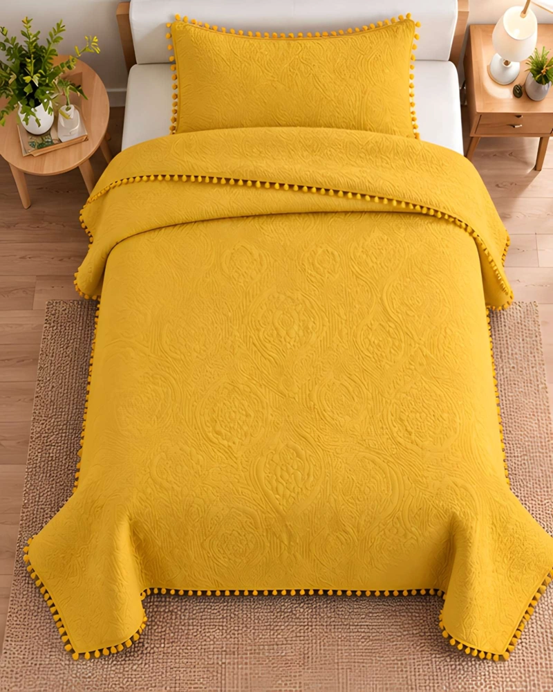 CUBRECAMA DE 1.5 PLAZA CON DISEÑO EN RELIEVE Y POMPONES DECORATIVOS - 2