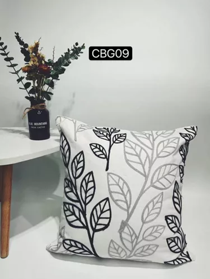 PACK DE 4 FUNDAS PARA COJINES SIN RELLENO CON DISEÑOS BORDADOS EN COLOR BLANCO - 2
