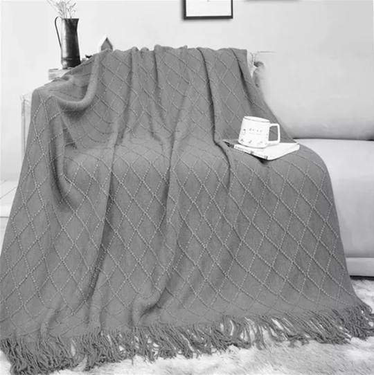 MANTA DECORATIVA TEJIDA PARA SILLÓN, PIECERA O CAMA COLOR GRIS - 2