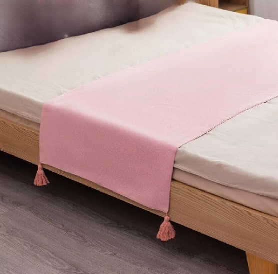 PIECERA PARA CAMA 2 PLAZA - KING EN LINO POMPONES 70X210 CM COLOR ROSA - 3