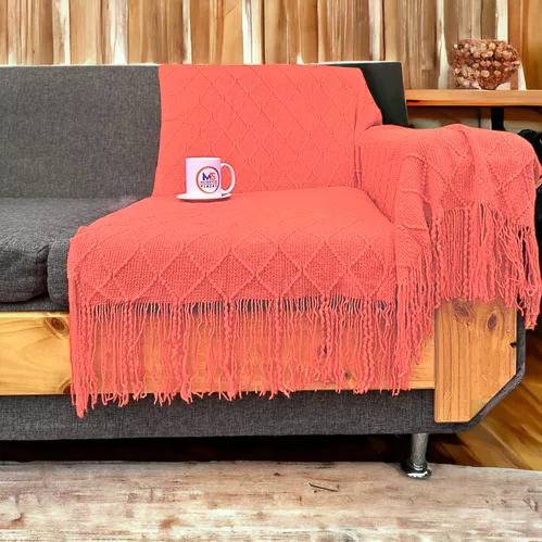 MANTA DECORATIVA TEJIDA PARA SILLÓN, PIECERA O CAMA COLOR CORAL - 4