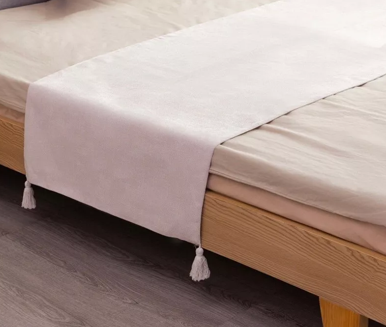 PIECERA PARA CAMA 2 PLAZA - KING EN LINO POMPONES 70X210 CM COLOR CREMA - 2