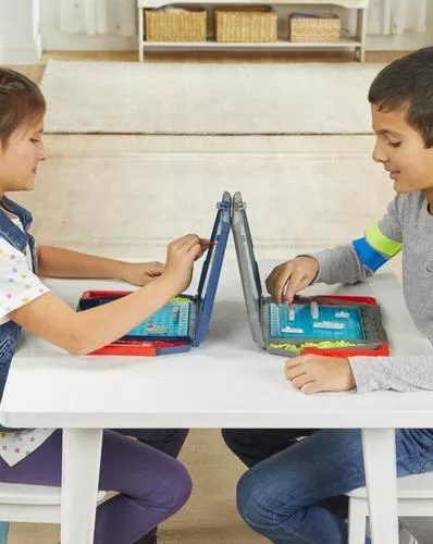 JUEGO DE MESA HASBRO BATALLA NAVAL CLASSIC CON ACCESORIOS 3+ EN COLOR NEGRO - 4