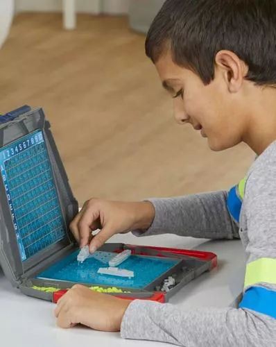 JUEGO DE MESA HASBRO BATALLA NAVAL CLASSIC CON ACCESORIOS 3+ EN COLOR NEGRO - 6