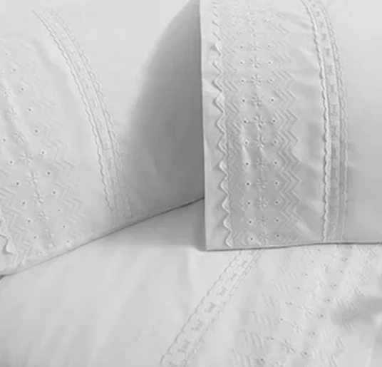 KIT SABANAS Y FUNDAS BRODERIE CLASSIC 144 HILOS COLOR BLANCO - 1