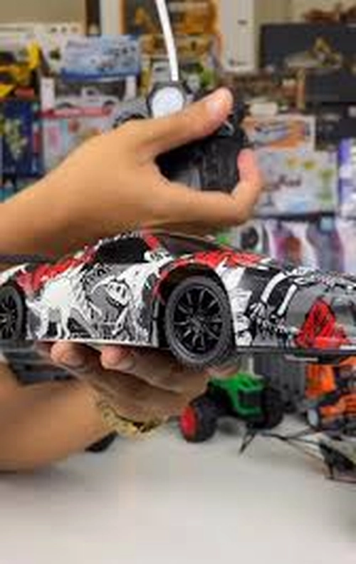 AUTO RC VOLANTE CON BATERIA INCLUIDA - 2