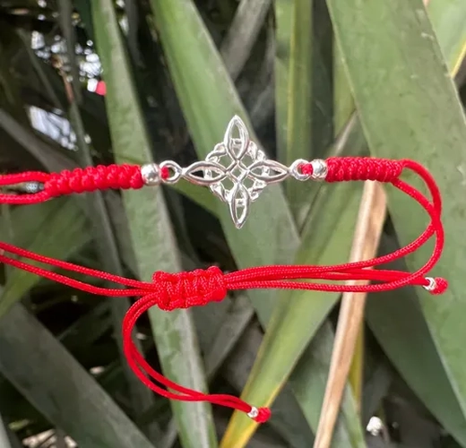 PULSERA HILO ROJO NUDO BRUJAS PLATA FINA - 4