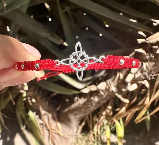 PULSERA HILO ROJO NUDO BRUJAS PLATA FINA - 2