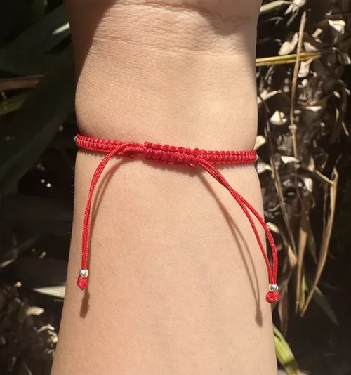 PULSERA HILO ROJO NUDO BRUJAS PLATA FINA - 4