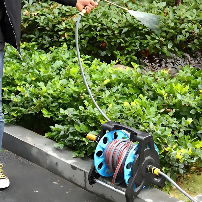 MANGUERA RETRACTIL CARRETE Y PULVERIZADOR ACCESORIOS JARDIN - 2