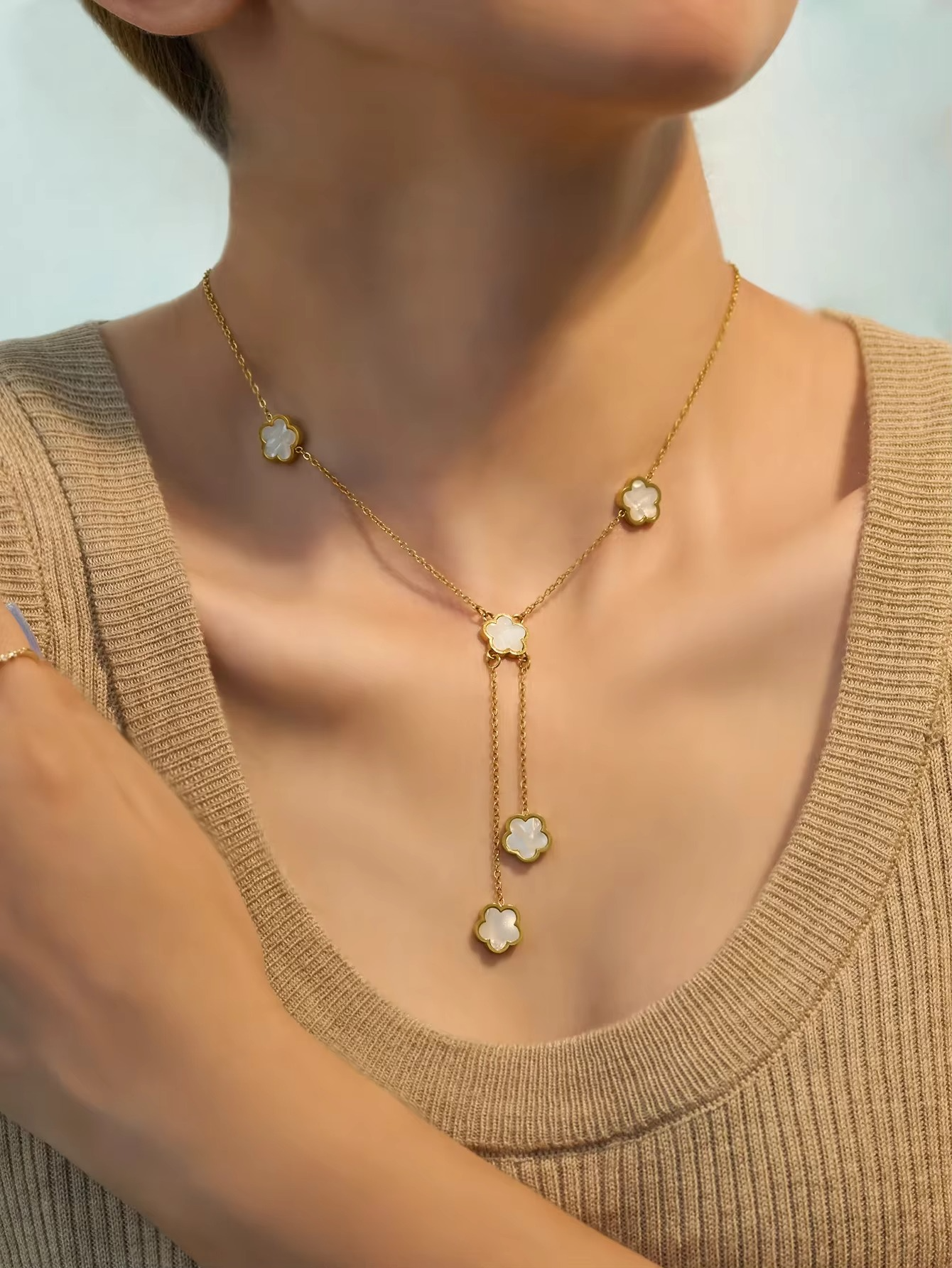 COLLAR LUXURYJOYASCL FLORES BLANCAS NACAR BAÑO ORO 50CM - 3