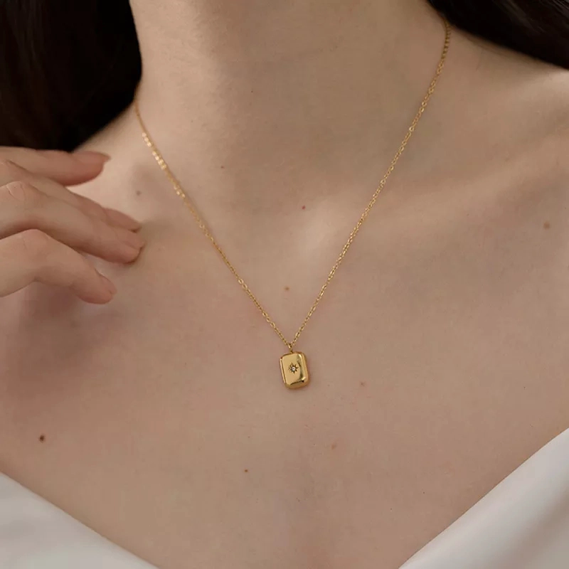CYBER OFF! COLLAR RECTANGULAR CON DIAMANTE ORO 18K - 1003OJR - 2