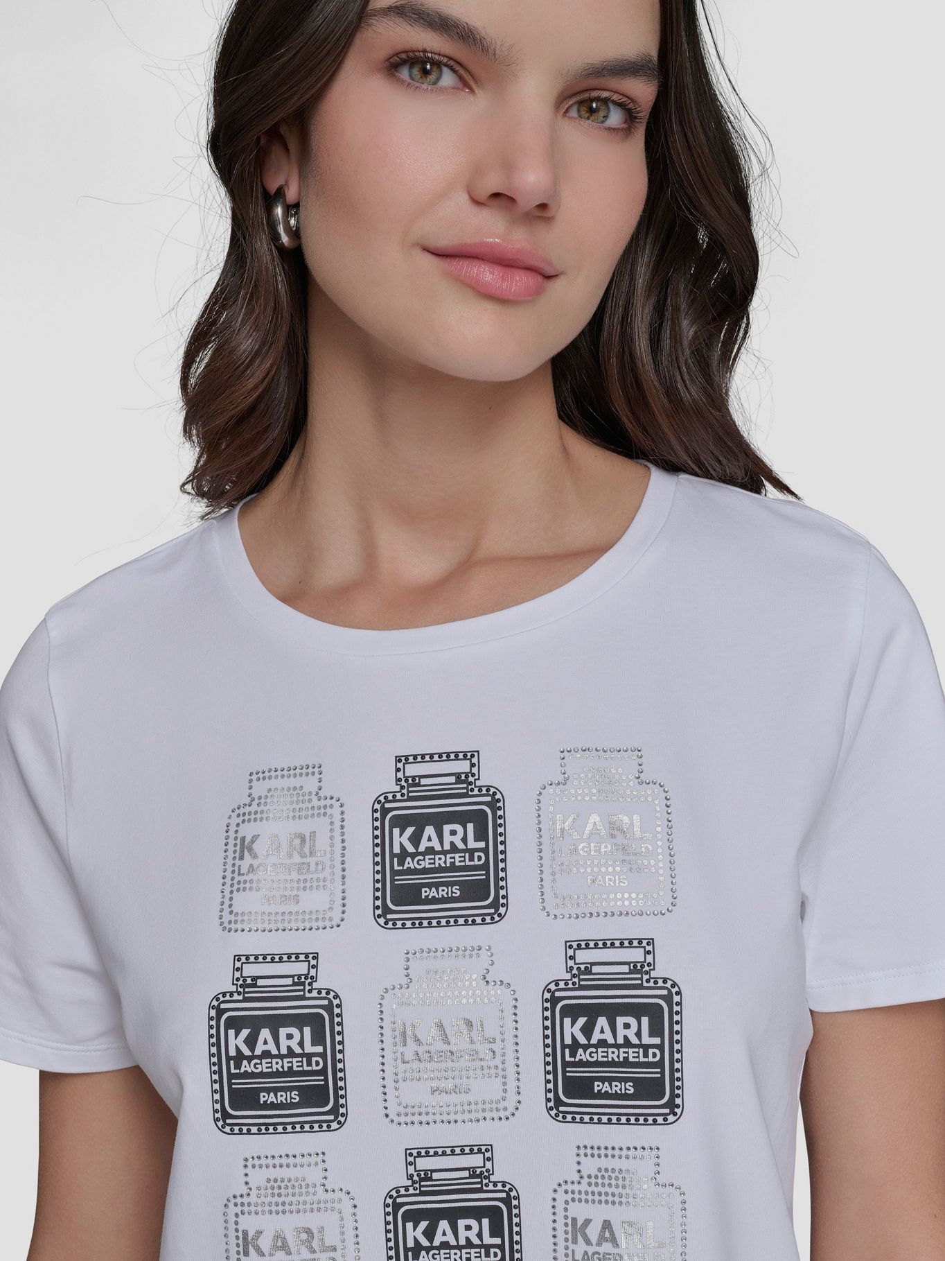 POLERA CON ESTAMPADO DE PERFUME - 5