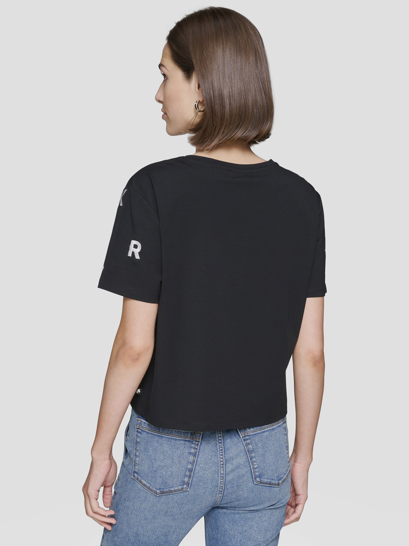 POLERA CON LETRAS DISPERSAS TEJIDAS - 2
