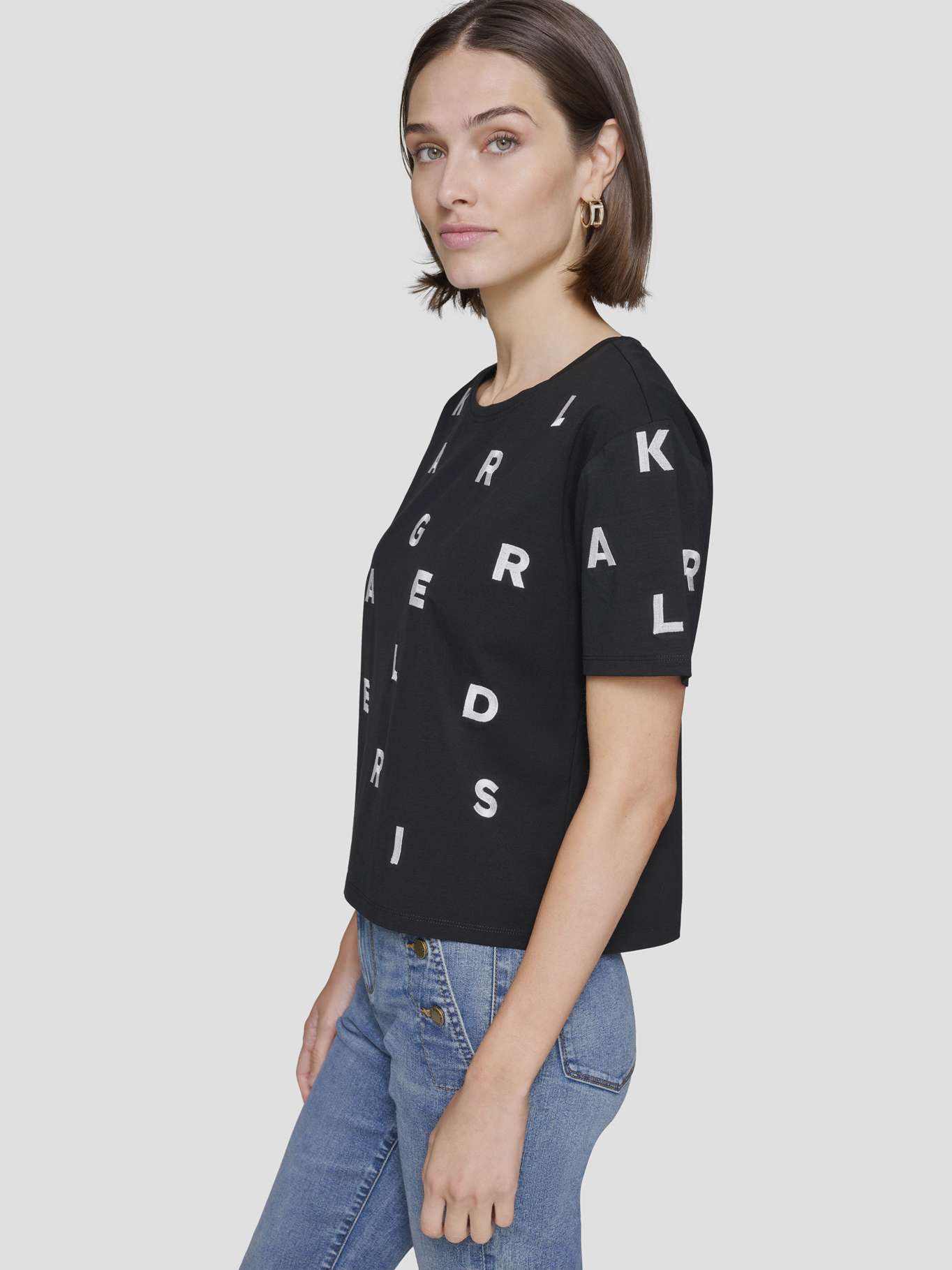 POLERA CON LETRAS DISPERSAS TEJIDAS - 3