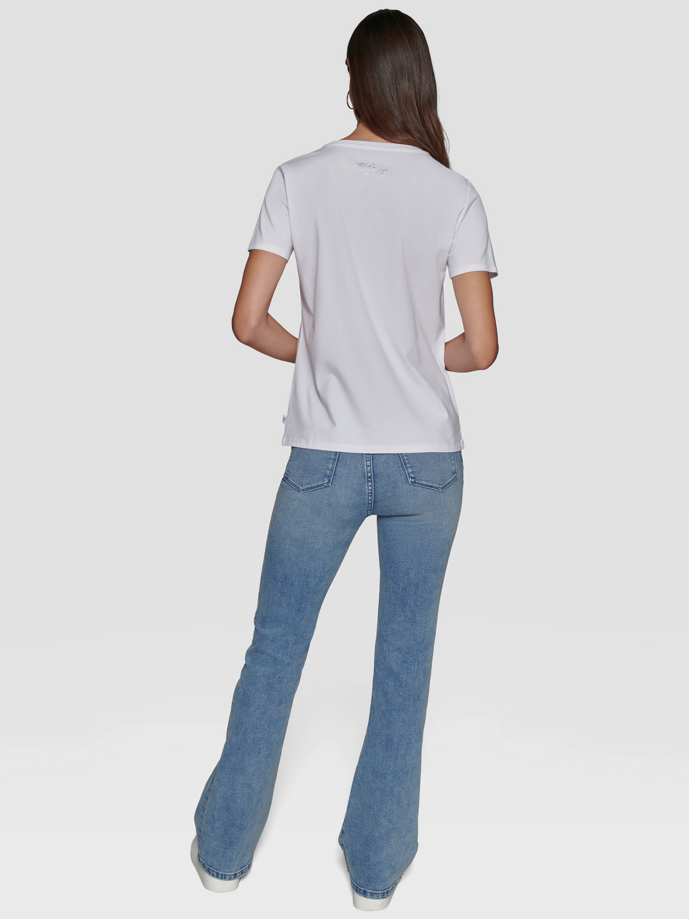POLERA CON DETALLES DE TEXTO - 4