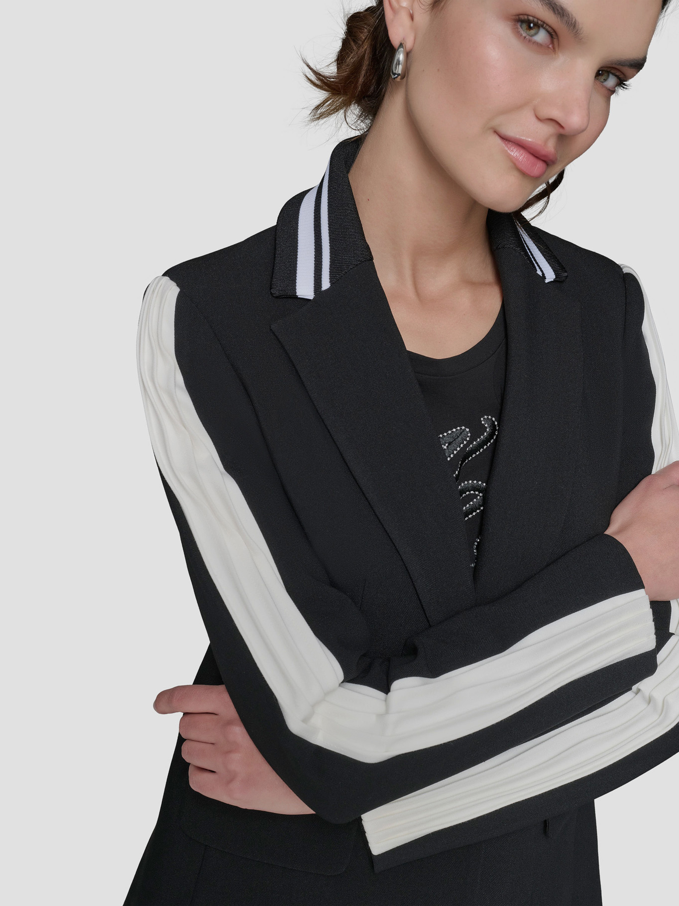 BLAZER CON RIBETE EN CONTRASTE PLISADO - 5