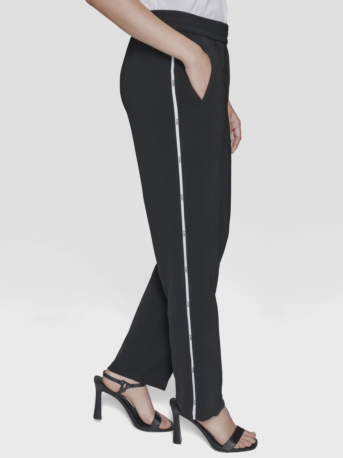 PANTALON CON LOGO TAPE EN LOS LATERALES - 4