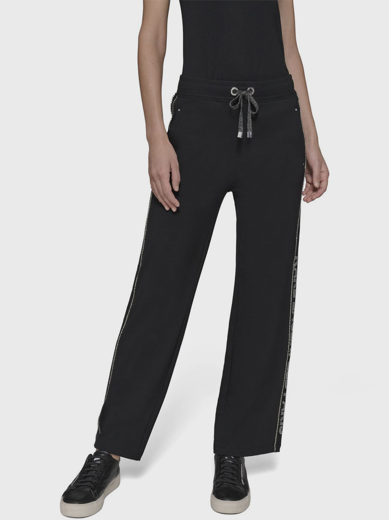 JOGGER CON LOGO DE CRISTALES - 1