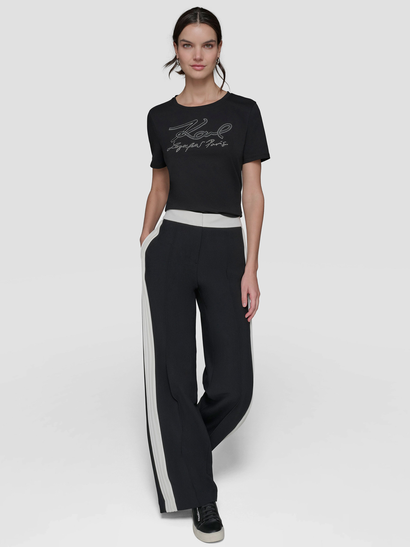PANTALON CON PLIEGUES EN CONTRASTE - 2