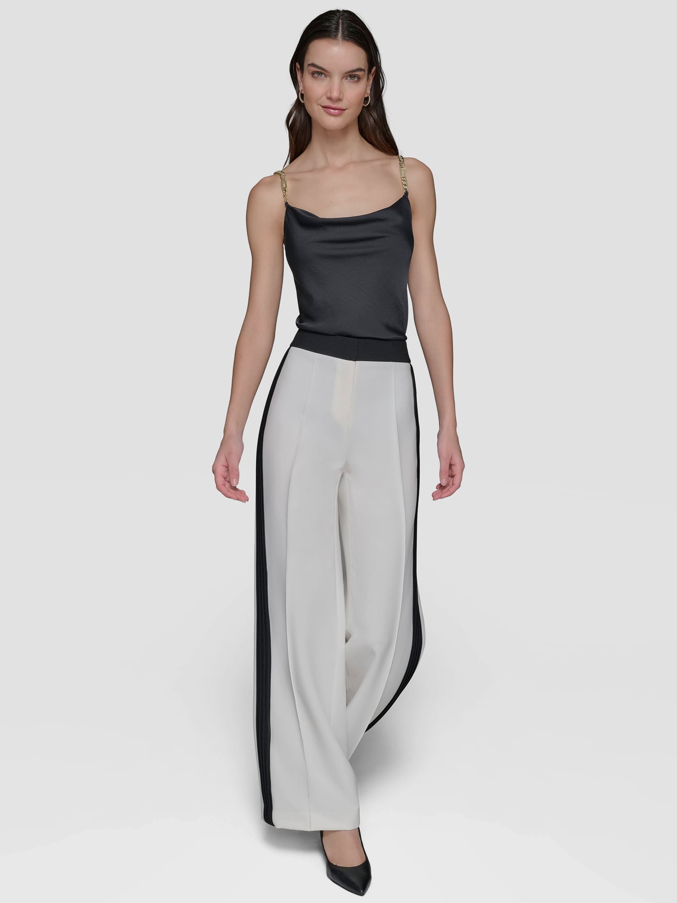 PANTALON CON PLIEGUES EN CONTRASTE - 2