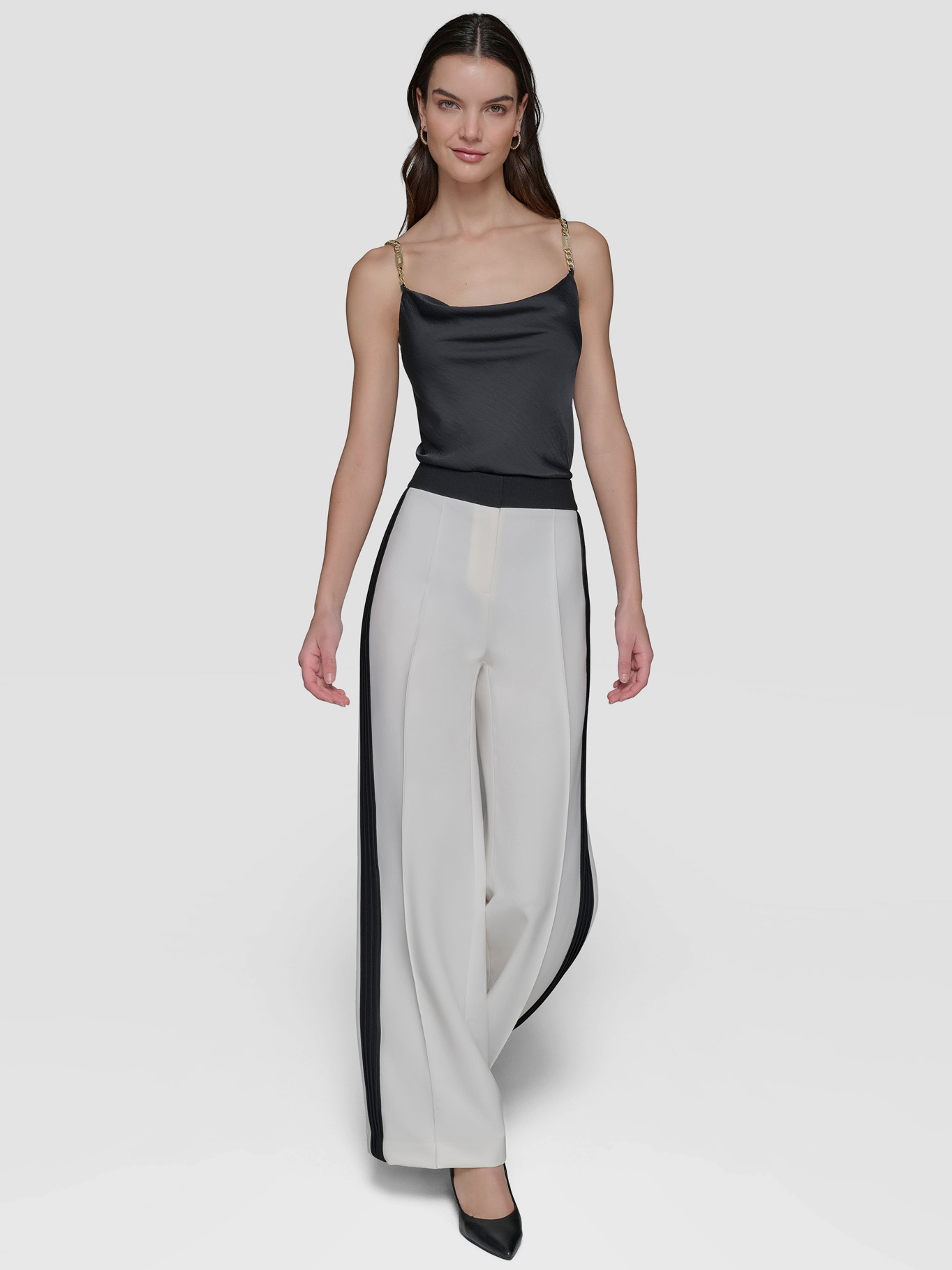 PANTALON CON PLIEGUES EN CONTRASTE - 2