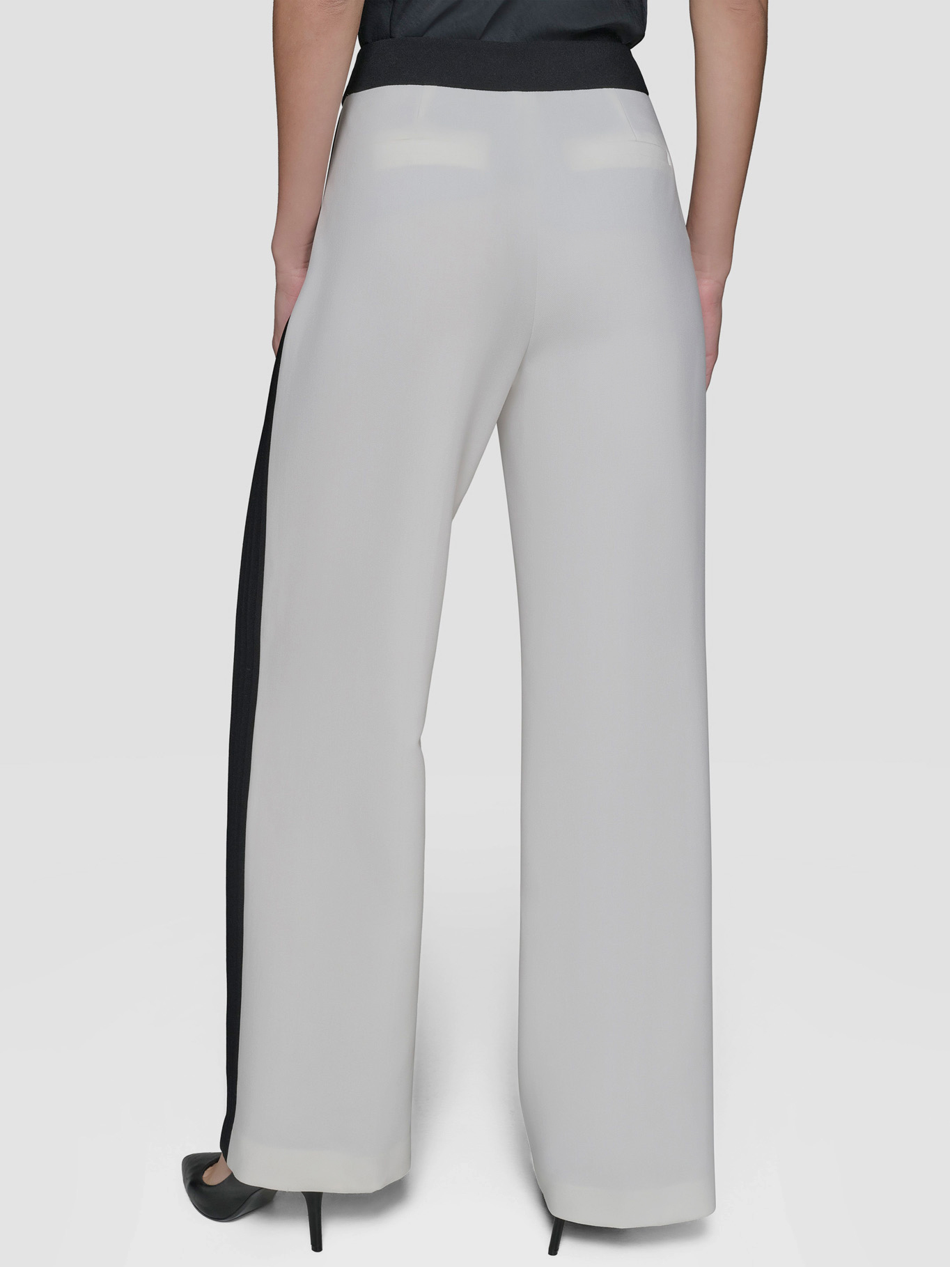 PANTALON CON PLIEGUES EN CONTRASTE - 5