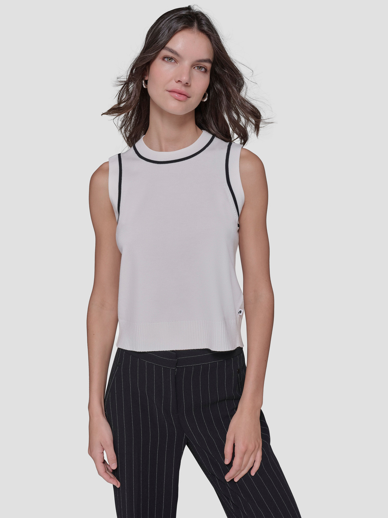 SWEATER SIN MANGAS CON CUELLO REDONDO - 1