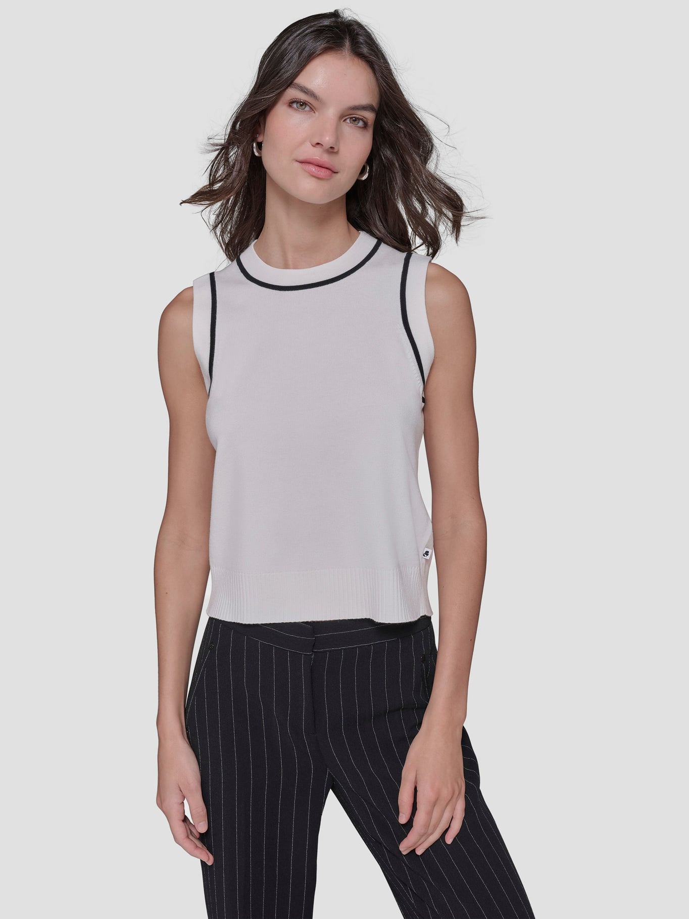 SWEATER SIN MANGAS CON CUELLO REDONDO - 1