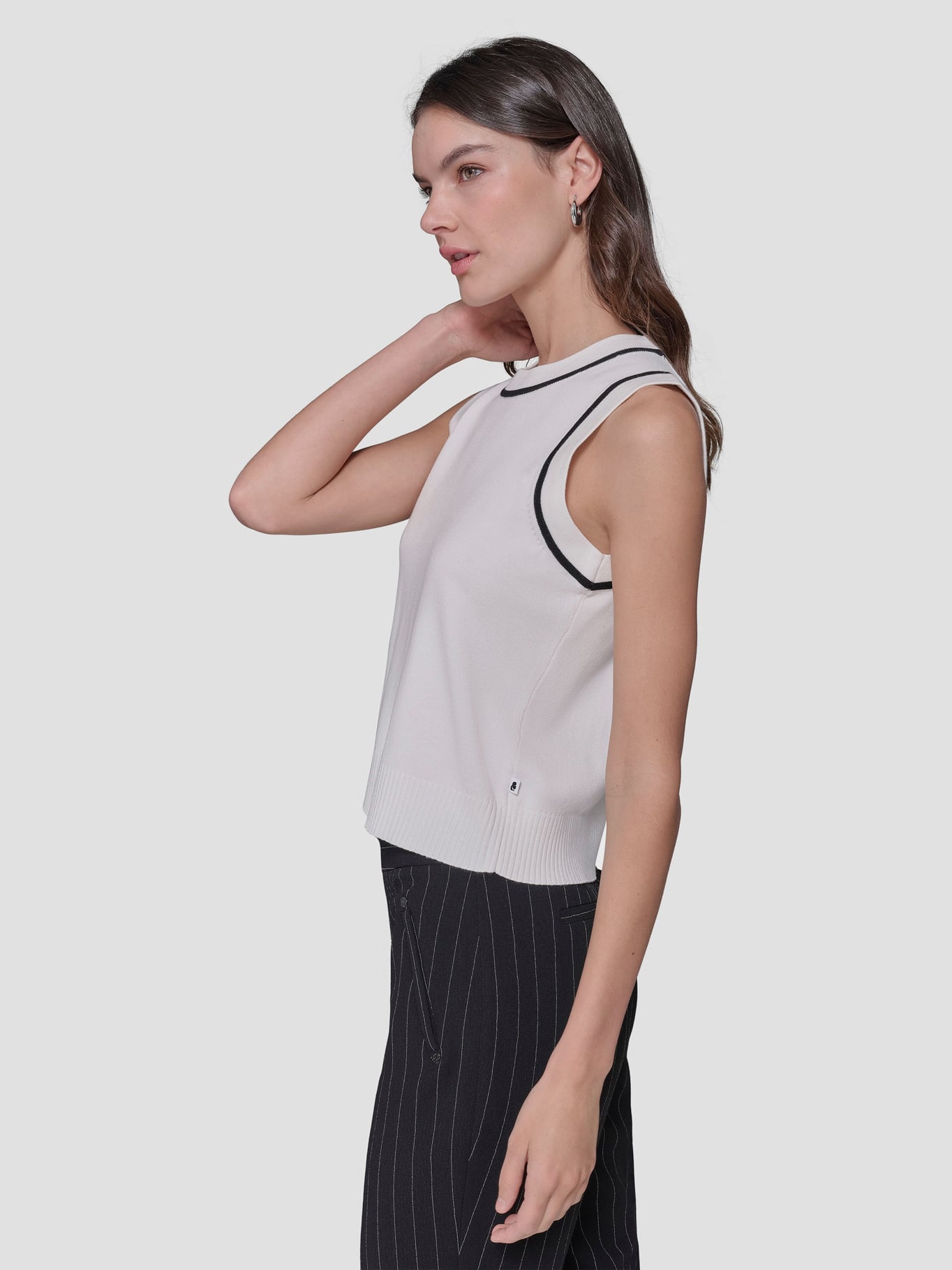 SWEATER SIN MANGAS CON CUELLO REDONDO - 4