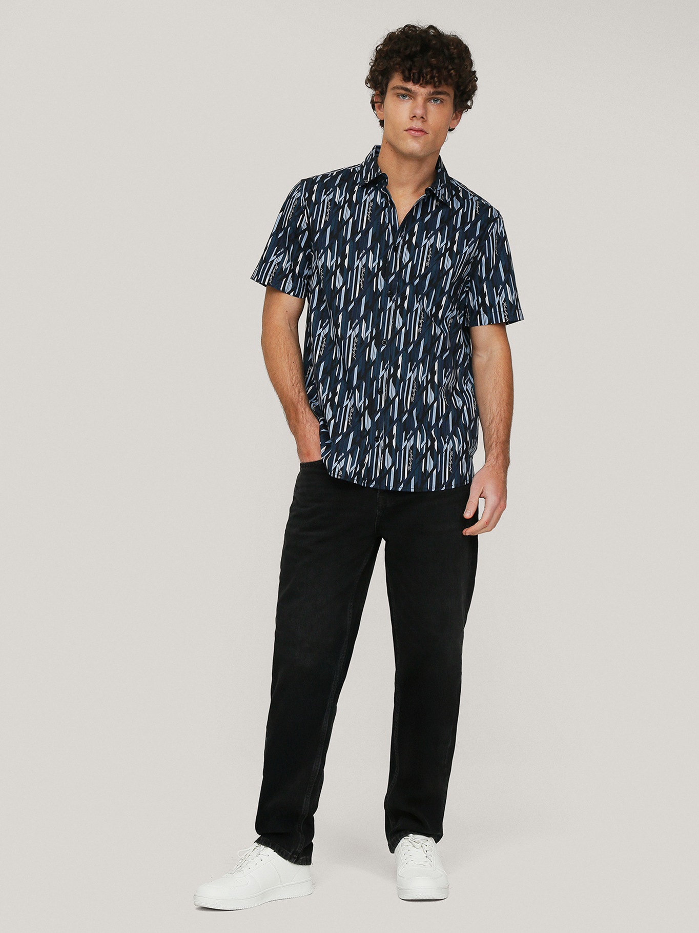CAMISA CON ESTAMPADO GEOME TRICO - 2