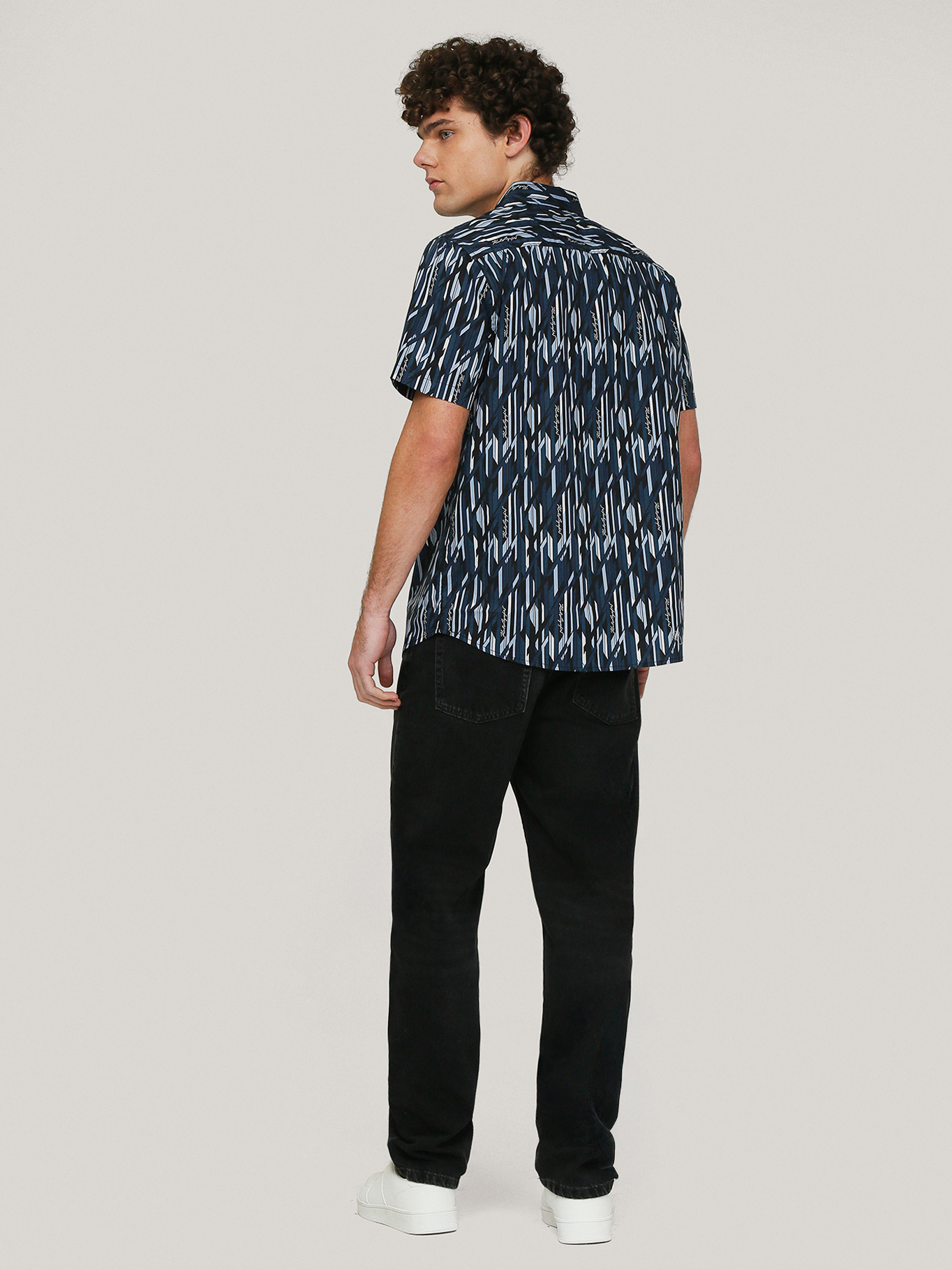 CAMISA CON ESTAMPADO GEOME TRICO - 3