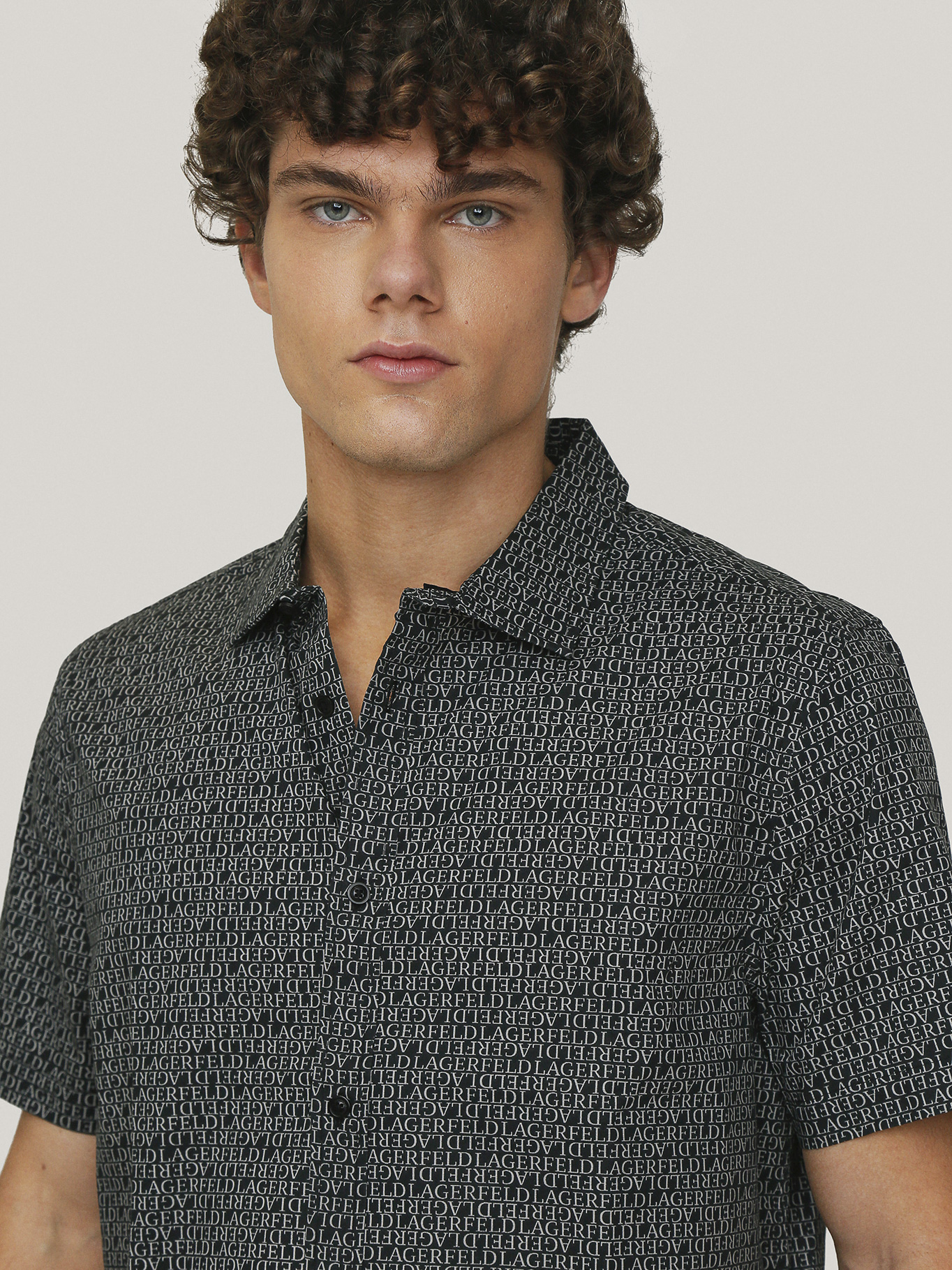 CAMISA CON ESTAMPADO TOTAL - 5
