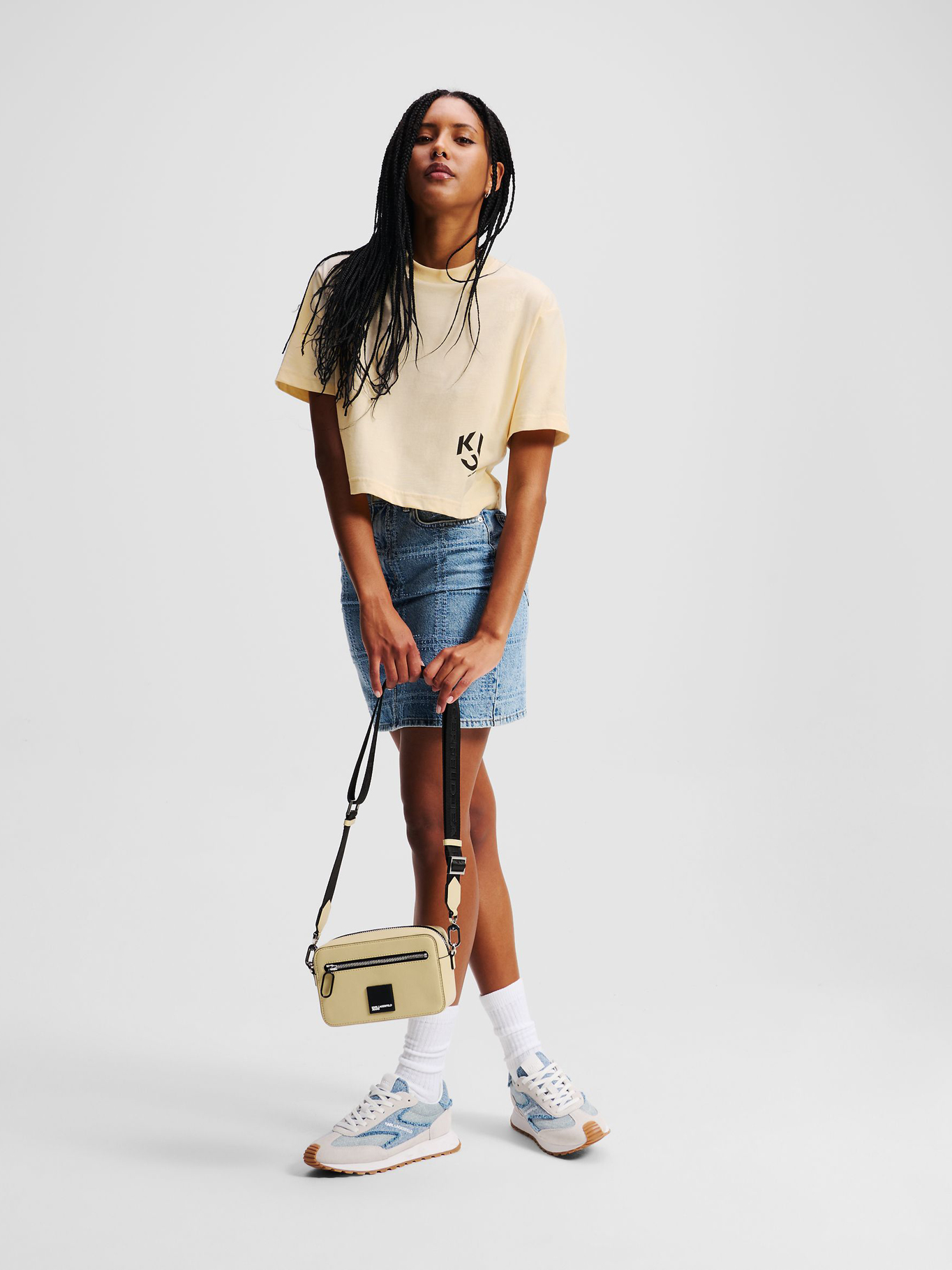POLERA CROPPED CON MONOGRAMA - 2