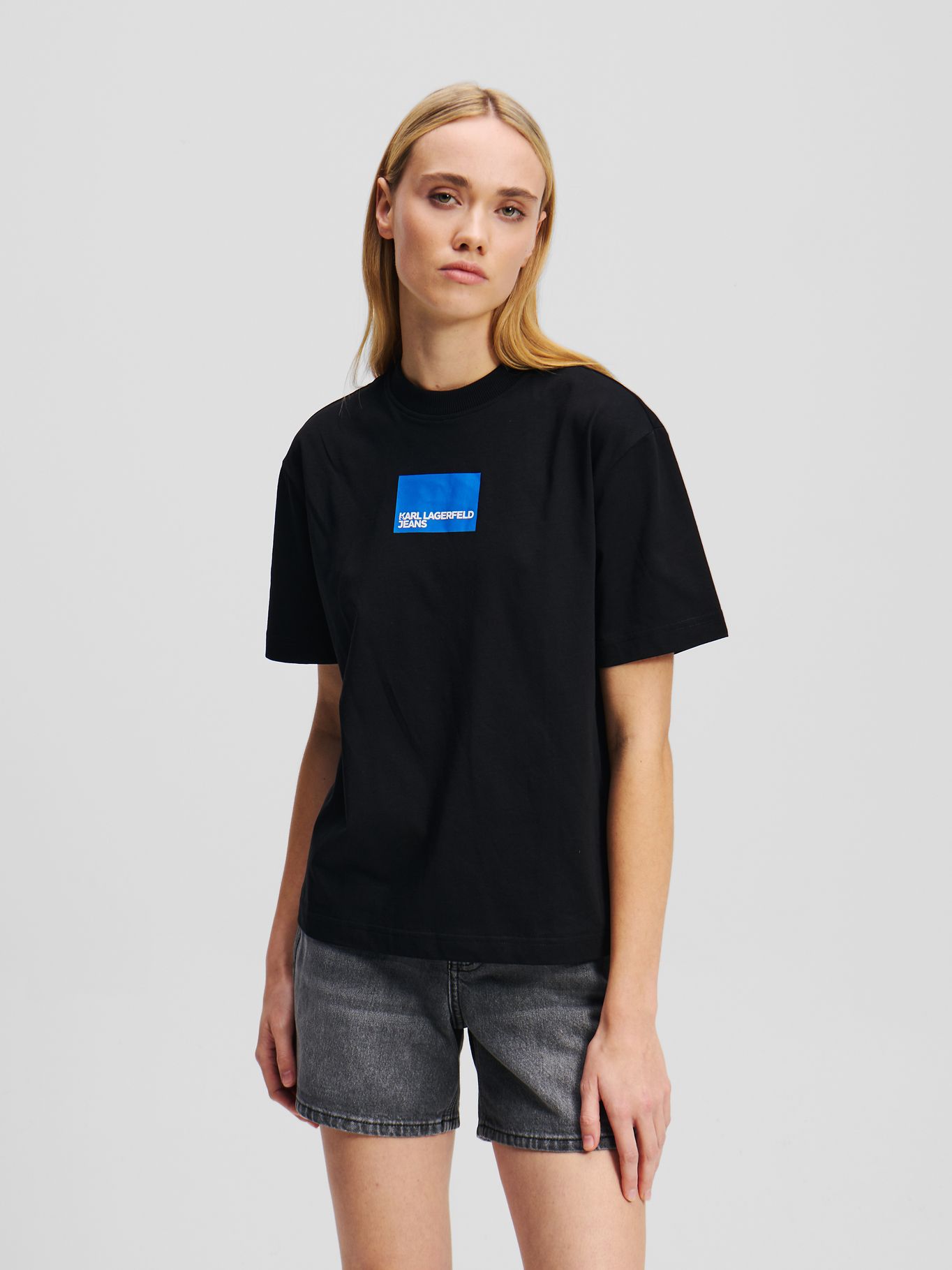 POLERA REGULAR CON LOGO EN CAJA - 1