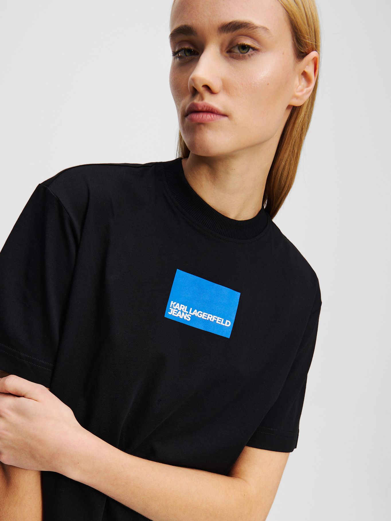 POLERA REGULAR CON LOGO EN CAJA - 4