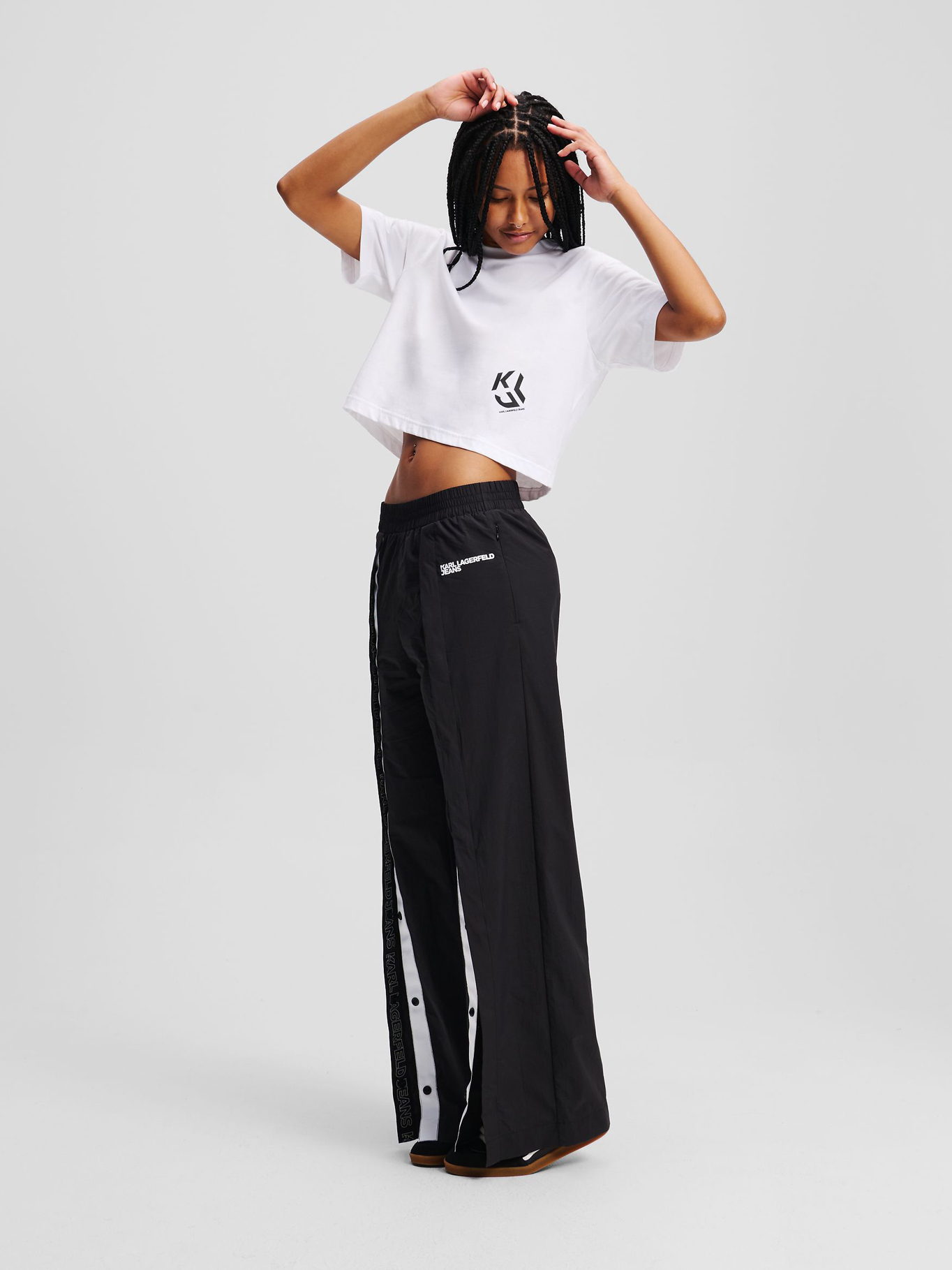 POLERA CROPPED CON MONOGRAMA - 2