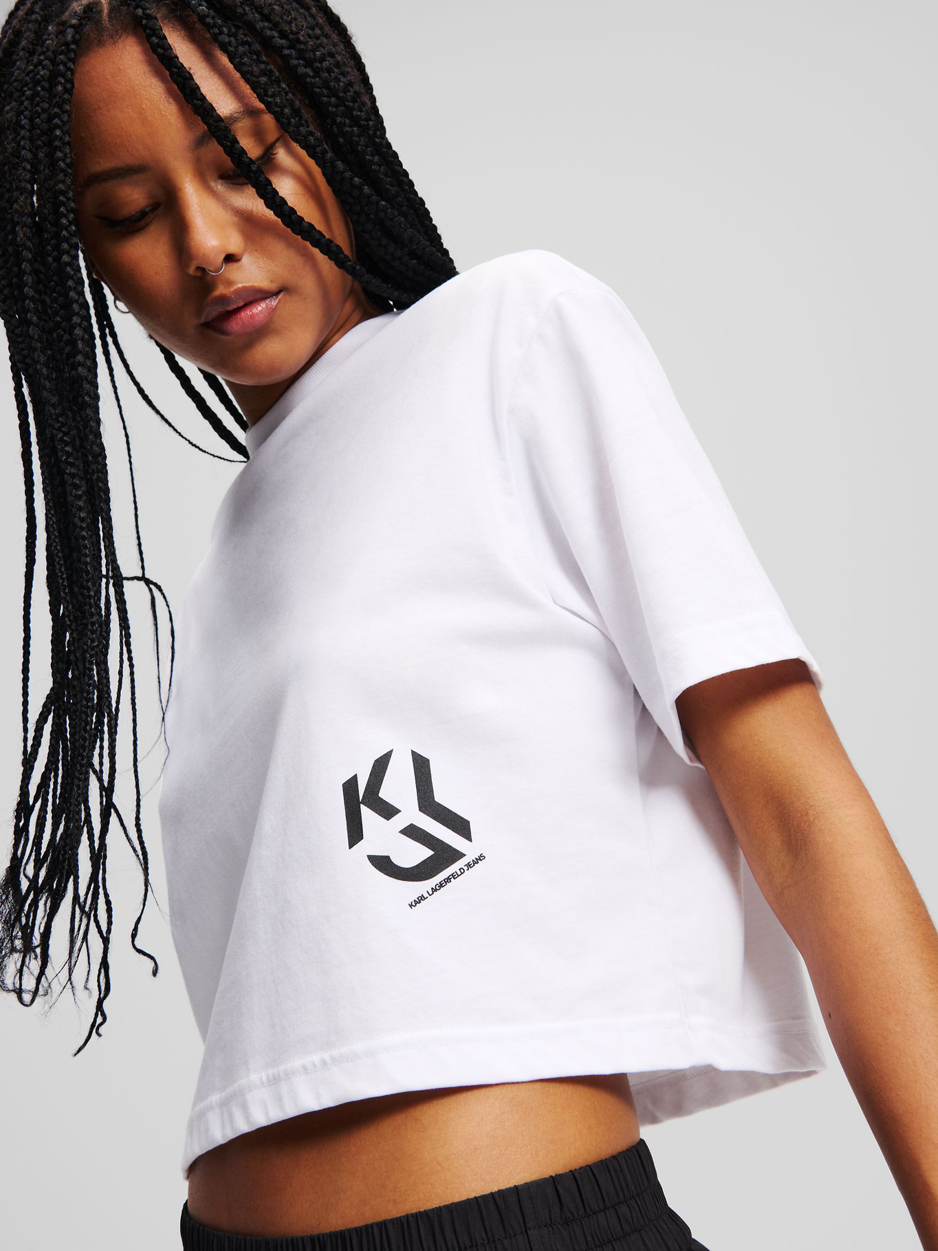 POLERA CROPPED CON MONOGRAMA - 4